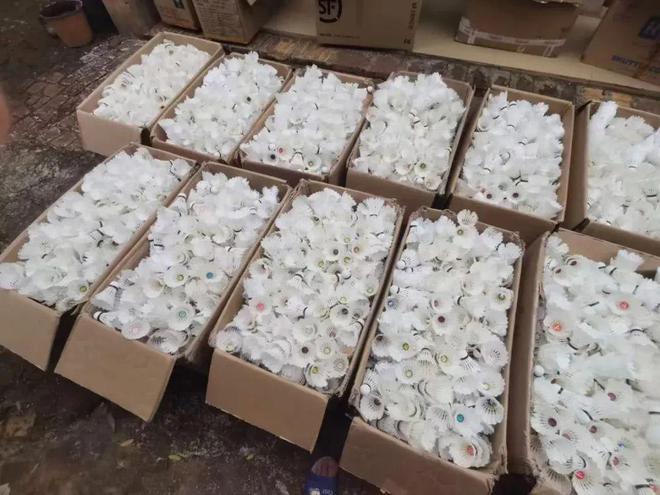 二手羽毛球变“一手”羽绒服背后的真相