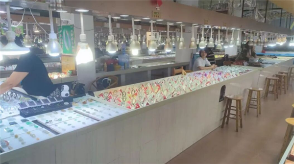 男子用AI鉴定玉石8个月收入上百万